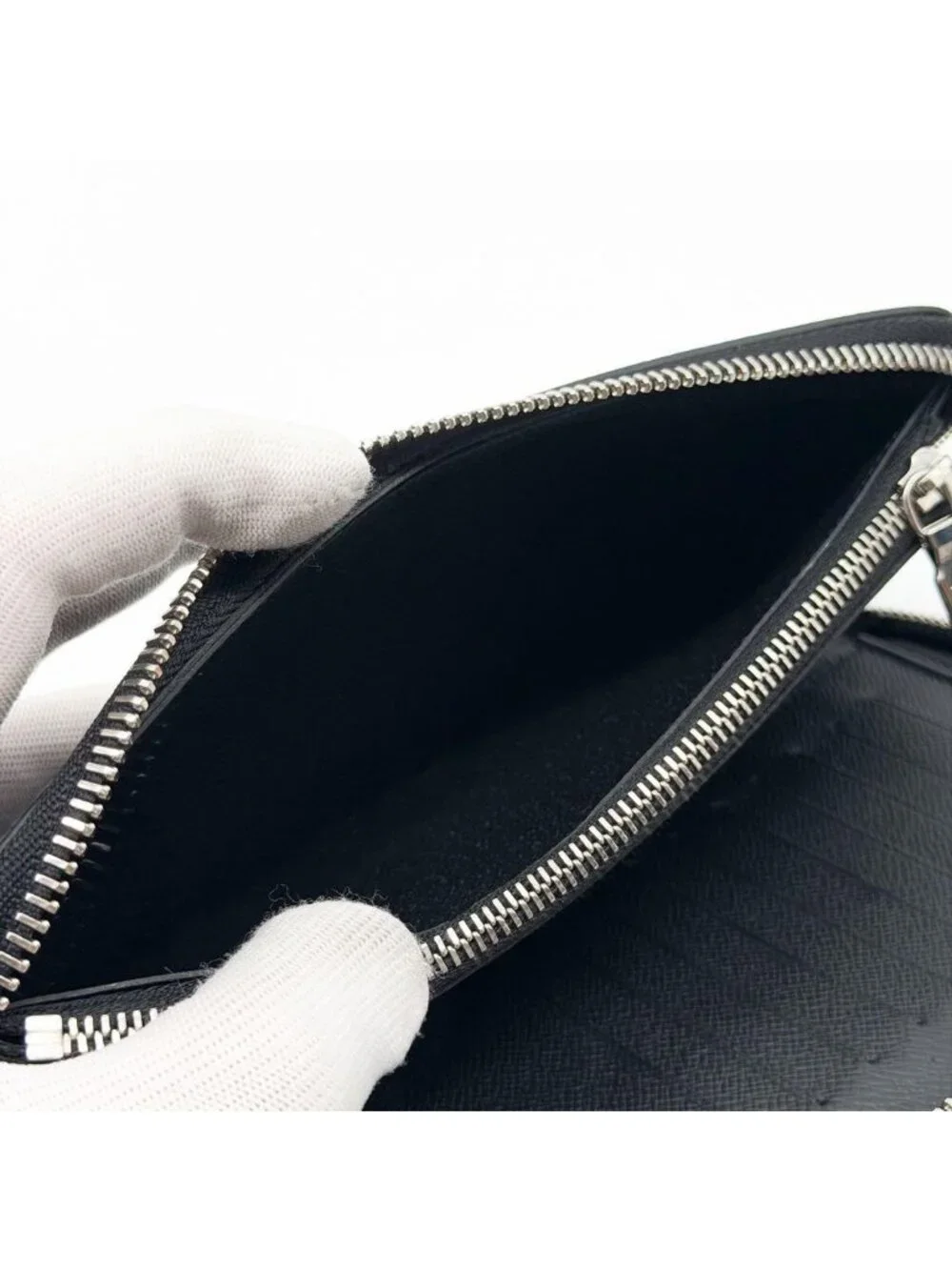 Louis Vuitton Zippy Wallet Vertical Taiga
